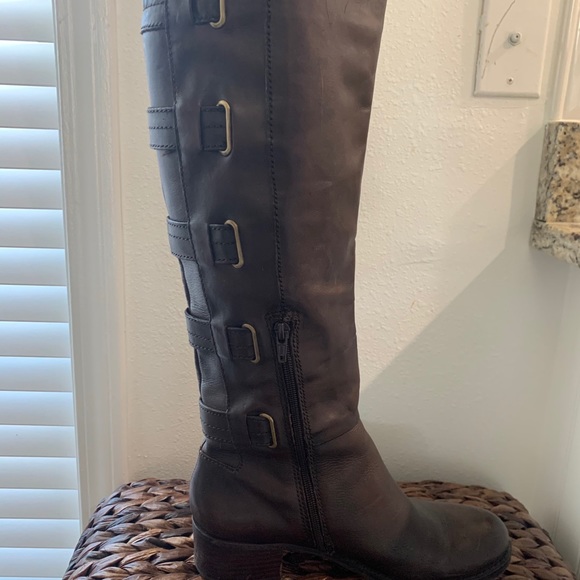 Gently used adorable boots! - Picture 3 of 4